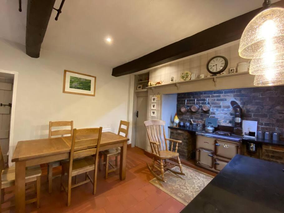 Farmhouse Cottage Set In Beautiful Countryside Озуъстри Екстериор снимка
